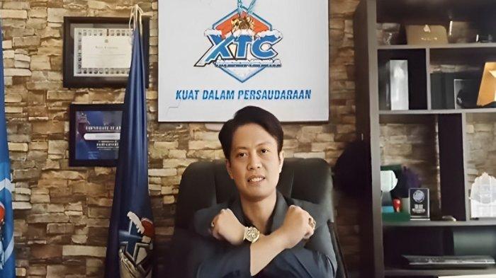 Mengenal sosok Donny Akbar Ketua XTC Indonesia yang kini muncul buka suara terkait kasus pembunuhan Vina dan Eki tahun 2016 di Cirebon.