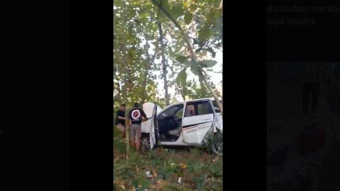 Video saat Empat  orang dari Jakarta yang sedang melacak dan hendak mengambil mobil  rentalan di Sukolilo. Menurut keterangan Aris pemilik mobil yang dibawa empat korban mengaku mobil tersebut dia pinjam dari saudaranya, pemilik rental tewas dihajar warga