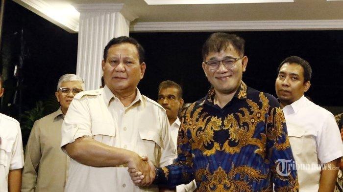 Politisi PDIP Budiman Sudjatmiko mendatangi kediaman Prabowo Subianto di Jalan Kertanegara IV, Kebayoran, Jakarta Selatan, Selasa (18/7/2023) malam.