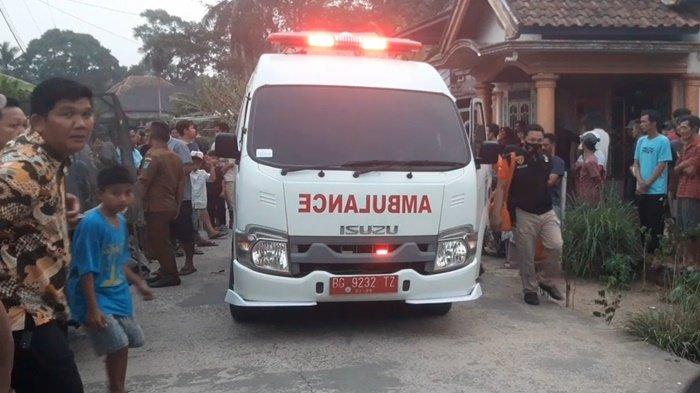 Jasad wanita tua di Desa Tanjung Agas, Ogan Ilir, dibawa ke Rumah Sakit Bhayangkara Palembang untuk pemeriksaan lebih lanjut, Selasa (19/9/2023) lalu.
