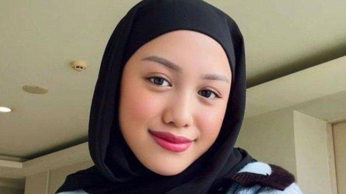 Potret Laura Meizani Alias Lolly Putri Nikita Mirzani, Kini Jalani Visum Lanjutan di RSCM, Hadir Didampingi Kuasa Hukum Ibu