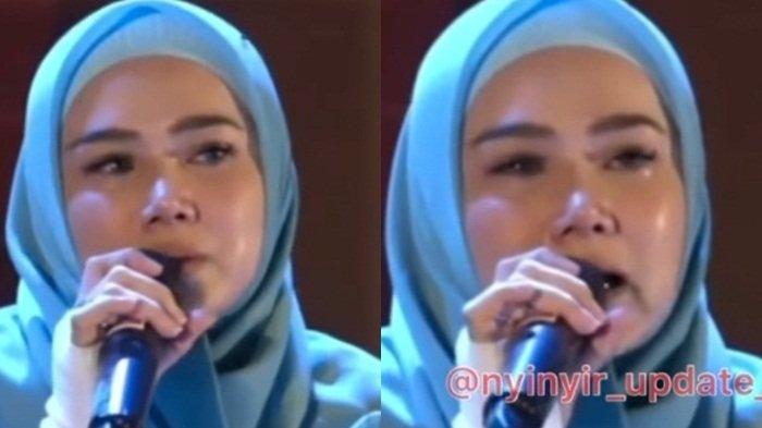 Baru-baru ini beredar di media sosial sembari menangis Mulan Jameela mengungkapkan alasannya mantap berhijrah.