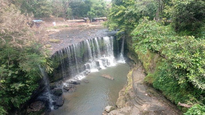 
Kondisi Objek Wisata Air Terjun Temam Lubuklinggau sepi pengunjung, Kamis (1/8/2024). 