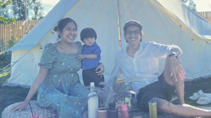 Nabila Yoestino Bahagia dengan Keluarga Kecilnya