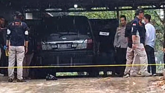 Pra rekonstruksi kasus Subang. Nama Ipda Taryono, perwira polisi turut terseret dalam kasus pembunuhan ibu dan anak di Subang. merupakan Kanit Bhabinkamtibmas Polres Subang.