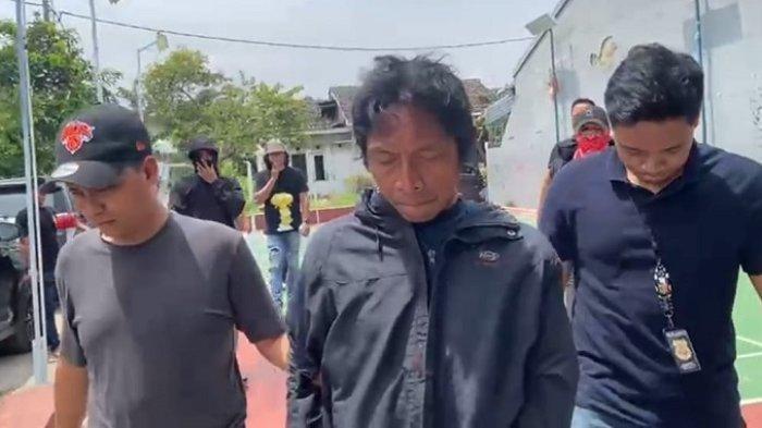 Nanang Irawan alias Gimbal (45) diringkus Tim Gabungan Resmob Polda Metro Jaya dan Satreskrim Polres Metro Bekasi tepatnya di RT 04/RW 09, Dusun Poris, Desa Kutamukti, Kecamatan Kutawaluya, Kabupaten Karawang, Jawa Barat, pada Rabu pagi, 15 Januari 2025.