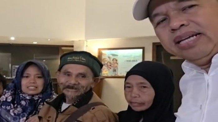 Gubernur Jawa Barat, Dedi Mulyadi, saat bertemu Usep dan keluarga, Rabu (26/6/2025). Nasib malang menimpa Usep, seorang pria asal Kabupaten Sumedang ditahan polisi karena kedapatan membeli motor hasil curian, kini keluarga dibantu KDM.