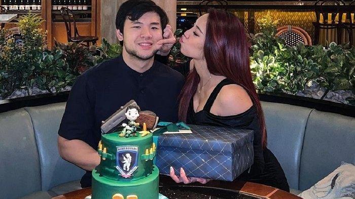 Nicholas Sean dan sang kekasih Vietyana Chloe.