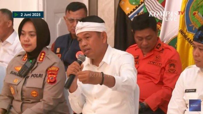 PENJELASAN DEDI MULYADI - Gubernur Jawa Barat, Dedi Mulyadi, mengungkapkan keluarga korban longsor galian C di Gunung Kuda, Desa Cipanas, Kecamatan Dukunpuntang, Kabupaten Cirebon, akan diberi bantuan dengan total nominal Rp35 juta per keluarga. Dedi Mulyadi menjelaskan kehadirannya dalam kasus perusakan sebuah rumah di Sukabumi terkesan telat respons.