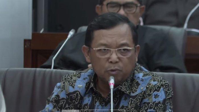 PROFIL HERMAN KHAERON - Anggota Komisi VI DPR RI Herman Khaeron dalam rapat, Senin 3 Maret 2025. Ia disebut menerima amplop saat rapat dengan direksi Pertamina.
