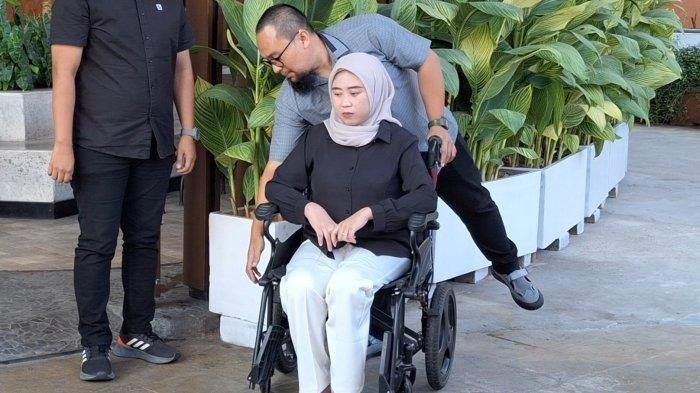 DUGAAN MALAPRAKTIK - Pasangan suami istri, Andi dan Irmawati yang kehilangan anaknya diduga malapraktik RS Linggajati, Kuningan, Jawa Barat saat ditemui di kawasan Kelapa Gading, Jakarta Utara, Sabtu (12/7/2025).