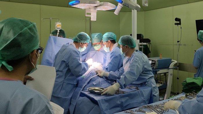 Pasien Rujukan RSCM Jalani Operasi Transplantasi Ginjal di RSMH ...