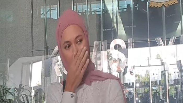 PAULA LAPORKAN HAKIM -  Paula Verheoven menyambangi Komisi Yudisial di Salemba, Jakarta Pusat, Kamis (17/4/2025) laporkan hakim usai dituduh selingkuh.