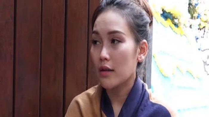 Pedangdut Ayu Ting Ting mengungkapkan penyesalannya lantaran tidak mengerti dengan gejala parah yang dialami keponakannya sebelum meninggal.