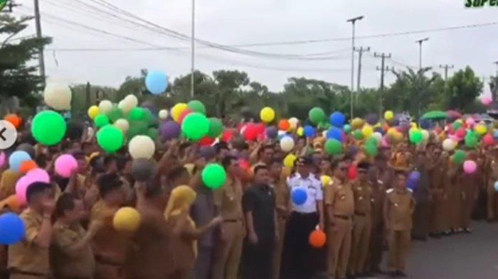 RIBUAN PPPK DILANTIK- Pelantikan pegawai pemerintah dengan perjanjian kerja (PPPK) di lingkungan pemerintah kabupaten Batang Hari pada Senin (14/7/2025) berakhir dramatis, SK ribuan PPPK ditahan.