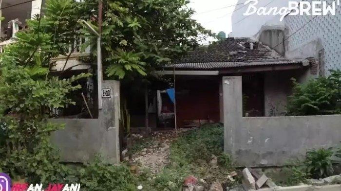 Penampakan rumah seorang mantan model bernama putri hidup sebatang kara di rumah tanpa air dan listrik di Jakarta Utara.