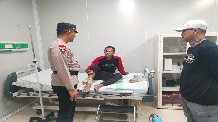 Warga yang mengalami luka tembak saat mendapatkan perawatan di RSUD Banyuasin, Selasa (12/9/2023).