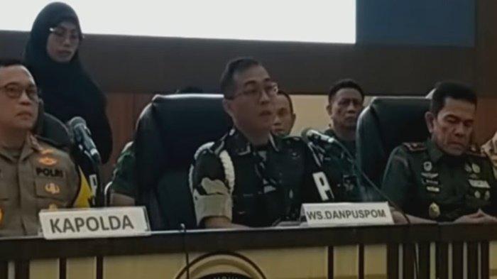 OKNUM TNI JADI TERSANGKA. Penetapan tersangka terhadap dua oknum TNI, Peltu Lubis, Dansubramil Negara Batin dan Kopda Basarsyah, anggota Subramil Negara Bantin disampaikan WS Danpuspom Mayjend TNI Eka Wijaya Permana, pada Selasa, (25/3/2025).