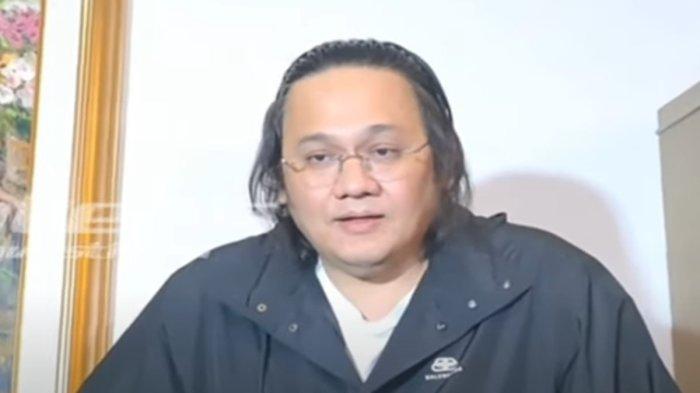 Pengacara Farhat Abbas meluapkan emosinya lantaran muncul Jhon LBF yang meminta cabut laporan terhadap Pratiwi Noviyanthi.