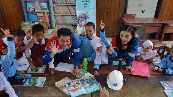 Kenalkan Migas Awal, 56 Perwira Pertamina Plaju Edukasi Siswa Melalui PEN 8.0