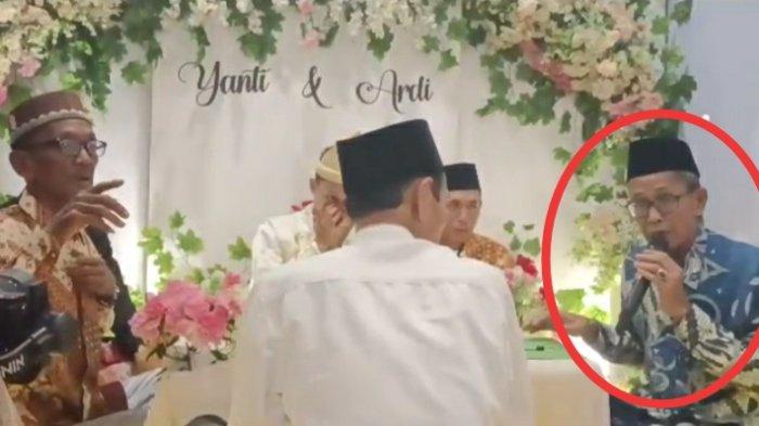 PENGHULU MENINGGAL - Petugas P2UKD atau Penghulu Sarnubi ketika melaksanakan akad nikah Ardi dan dan Sri Darmayanti, di Desa Kuala Putian Kecamatan Tanjung Lago Kabupaten Banyuasin, Jumat (7/2/2025).