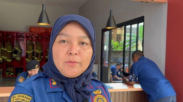 Pihak Dinas Pemadam Kebakaran (Damkar) Kota Depok membantah Sandi Butar Butar diputus kontrak karena kontennya viral.