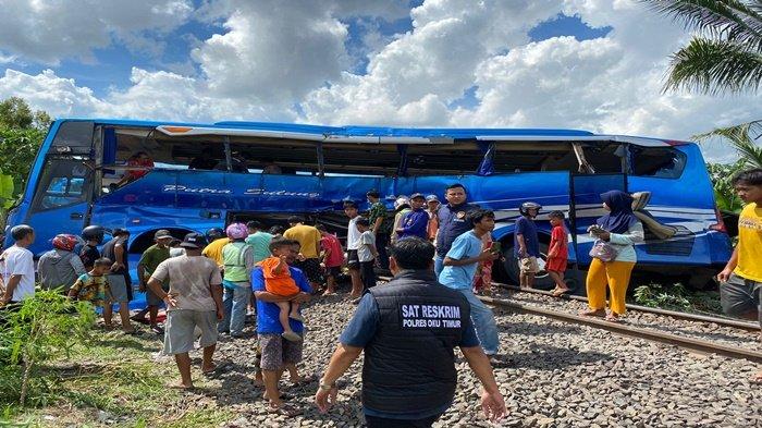 Polisi mengimbau sopir dan kernet bus Bus Putra Jaya yang kabur usai kecelakaan vs kereta api di Martapura agar segera menyerahkan diri, Senin (22/04/2024).