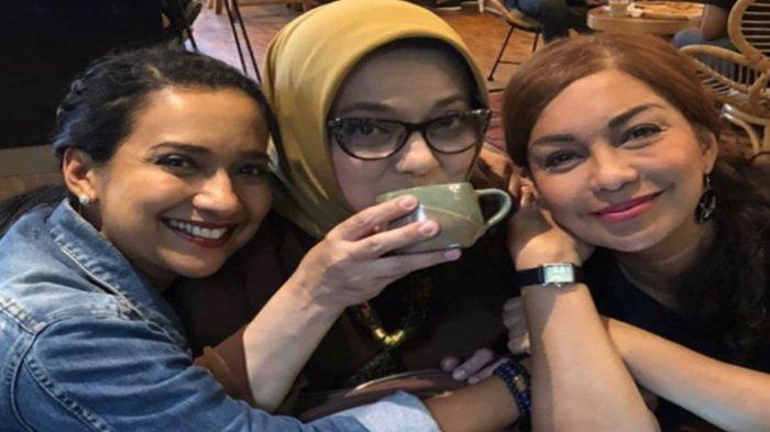 Potret Marissa Haque bersama kedua adiknya Soraya Haque dan Shahnaz Haque sebelum meninggal dunia.
