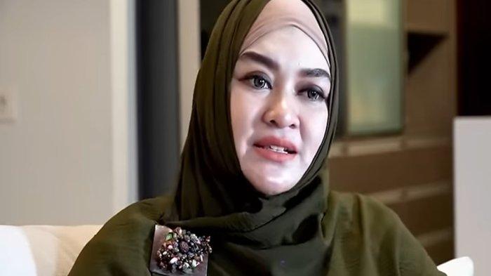 Presenter Zeda Salim blak-blakan mengungkapkan awal mula pertemannya dengan Ammar Zoni hingga pernah menjalin hubungan tanpa status.