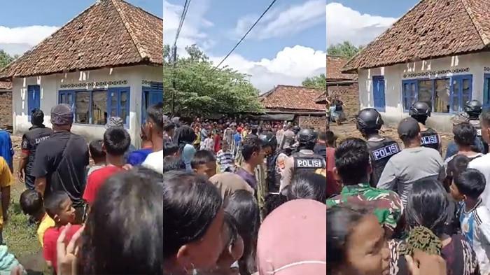WARGA KEPUNG RUMAH PELAKU- Puluhan warga ramai mengepung rumah terduga pelaku penculikan bocah SD berinisial RDP (6 tahun) di OKI.  Mereka melempari batu hingga memecahkan kaca