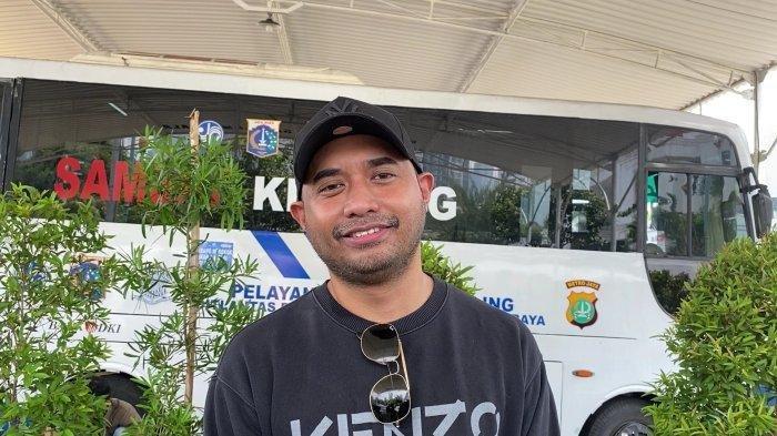 KECEWA - Rayen Pono saat ditemui di kawasan Gatot Subroto, Jakarta Selatan, Jumat (29/12/2023). Sang musisi kecewa dengan keputusan sidang kode etik MKD terhadap Ahmad Dhani.