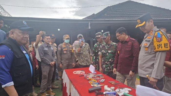 Korek Api Hingga Handphone Ditemukan dari Hasil Razia Gabungan di Lapas ...
