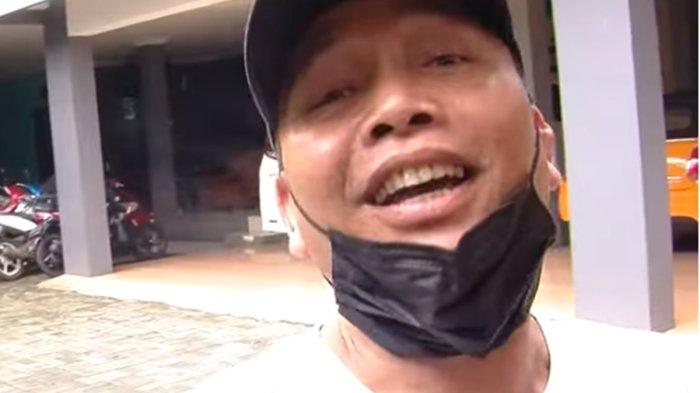 Reaksi Abdul Rozak, ayah Ayu Ting Ting saat ditanya soal hubungan sang anak dengan kekasihnya, Lettu Fardhana kandas.
