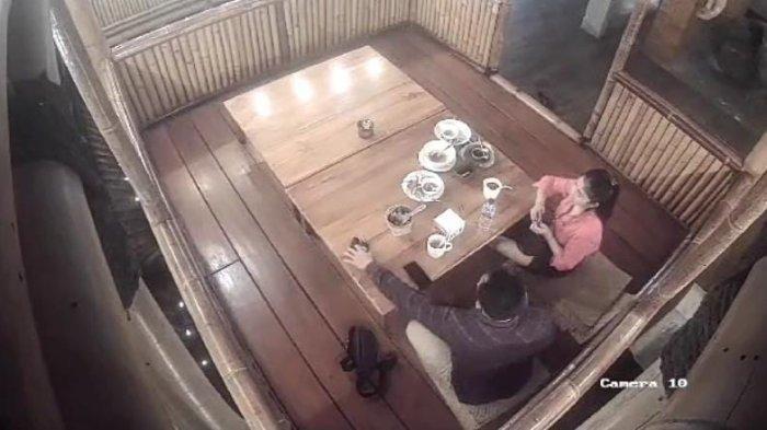MAYAT DALAM KOPER -Tangkapan layar video CCTV dari 3 angle kamera merekam momen Rohmad Tri Hartanto berjalan bersama Uswatun Khasanah menyusuri halaman parkiran dan lobby restoran, Jalan Mayor Bismo No 419, Kediri, pada Minggu (19/1/2025). Rekaman CCTV yang beredar Uswatun Khasanah(29) sempat makan bersama denga Antok di sebuah restoran di Jalan Mayor Bismo, Kota Kediri, sebelum dibunuh