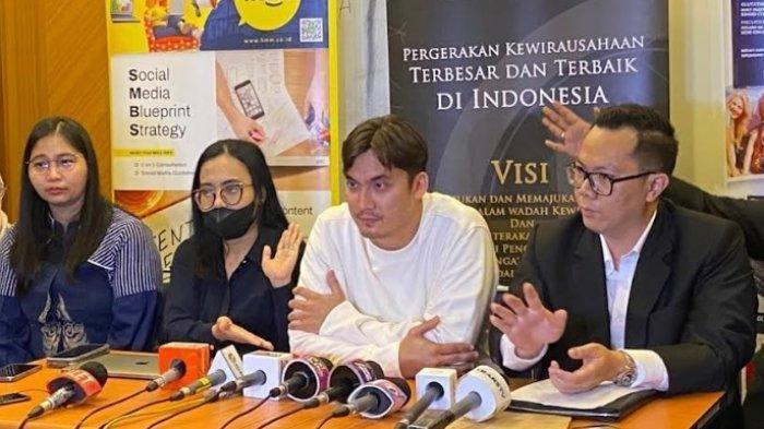 Rendy Kjaernett dalam jumpa pers di kawasan Gambir, Jakarta Pusat, Sabtu (1/7/2023).