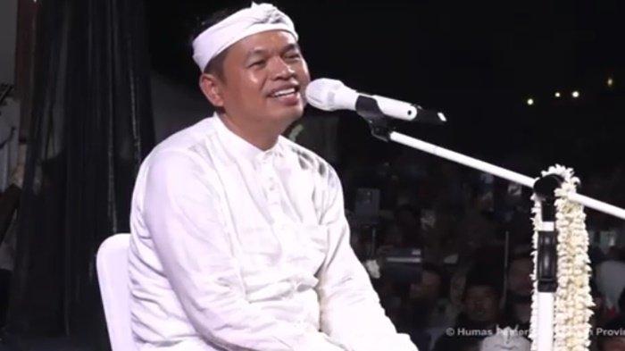 DEDI MULYADI DISIRAM AIR - Respon Dedi Mulyadi Gubernur Jawa Barat usai disiram air 3 kali oleh pria misterius saat di acara Abdi Nagri Nganjang Ka Warga, di Desa Wanasari, Cibitung, Kabupaten Bekasi, Jumat (20/6/2025).