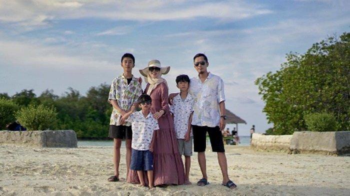 Foto keluarga Wox, drummer Matta Band saat liburan. Salman, Adik Kaisar Akira Ayman yang merasa kehilangan sosok kakaknya setelah tewas tenggelam saat Edutour sekolah, Kamis, (31/10/2024).