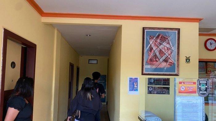 TEWAS DIBUNUH REMAJA- Lokasi pembunuhan cewek MiChat di Batam, Senin (2/6/2025). Saksi mata ungkap detik-detik mencekam dari kamar 201 S Kostel di Kecamatan Sagulung, Kota Batam, Provinsi Kepri.  Seorang wanita tewas dibunuh oleh S (19), kenalan dari sebuah media sosial berlanjut kencan di Kota Batam, Provinsi Kepulauan Riau.