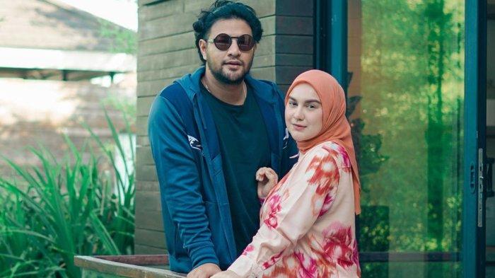Sidang yang beragendakan mediasi berakhir buntu, Irish Bella bersikukuh ngotot ingin bercerai dari Ammar Zoni. memilih bungkam dan meninggalkan sidang