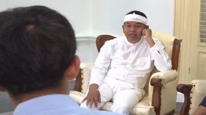 ADUAN WARGA OKI- Gubernur Jawa Barat Dedi Mulyadi saat menerima kedatangan siswa dari OKI Sumsel bersama orangtuanya. Siswa tersebut mengaku kecanduan narkoba dan kini minta dibina di barak militer. BNN OKI bereaksi.