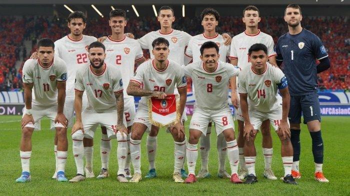 Skuad Timnas Indonesia berpose foto sebelum kick-off pertandingan melawan China Grup C Kualifikasi Piala Dunia 2026 di Qingdao Youth Football Stadium, Selasa (15/10/2024) malam WIB. Timnas Indonesia kalah 2-1.