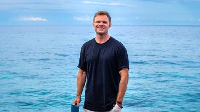 Sosok Kristian Hansen, turis asal Denmark menyita perhatian publik karena aksinya memperbaiki jembatan rusak di Wakatobi, Sulawesi Tenggara.
