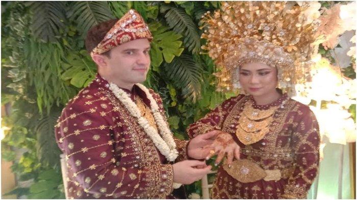 Sosok Simon Schiffmann bule Jerman nikahi Evi Lesvita gadis Ogan Baturaja, Sumsel, berprofesi sebagai manajer IT dan putra perakit pesawat Lufthansa