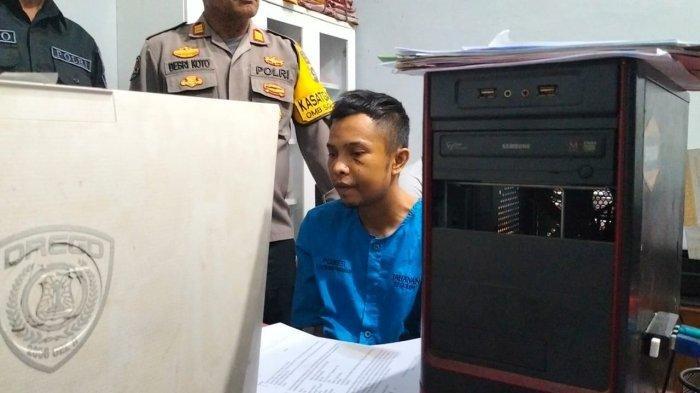 IS menjalani pemeriksaan di Mapolres Padang Pariaman, Senin (23/9/2024). Sosok tersangka baru pembunuhan NKS (18) gadis penjual gorengan di Padang Pariaman, tak lain adalah paman dari pelaku Indra Septiarman