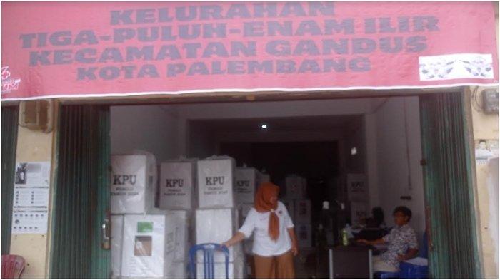 Surat suara tertukar di TPS kelurahan 36 Ilir Gandus saat hari pencoblosan, Rabu (14/2/2024). 