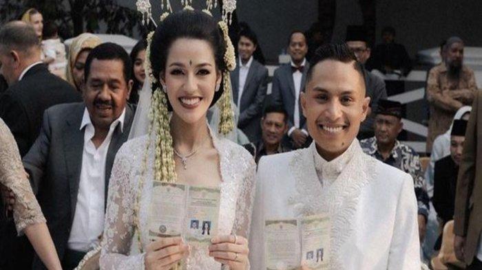Susan Sameh melepas masa lajangnya setelah dinikahi oleh Muhammad Khalid Atamimi pada pada Sabtu (27/8).