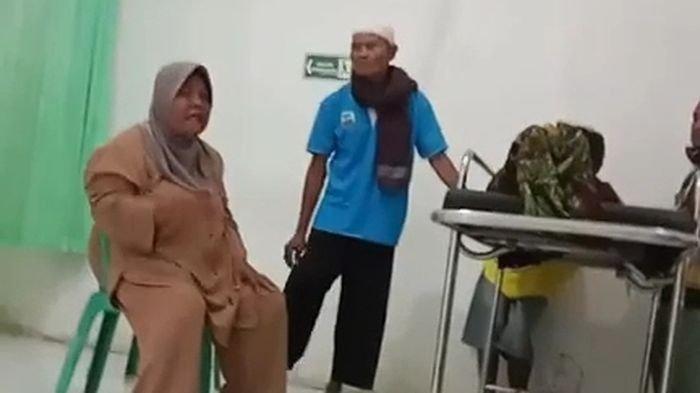 Tangkapan layar video seorang wanita sedang meratapi kejadian ibu dan bayi meninggal diduga malpraktik di RSUD