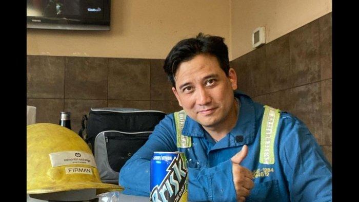NAIK JABATAN - Tengku Firmansyah banting stir dari seorang aktor menjadi tukang besi di Kanada, Amerika Utara, Rabu (12/2/2025). Tengku Firmansyah bagikan kabar baru saja naik jabatan.