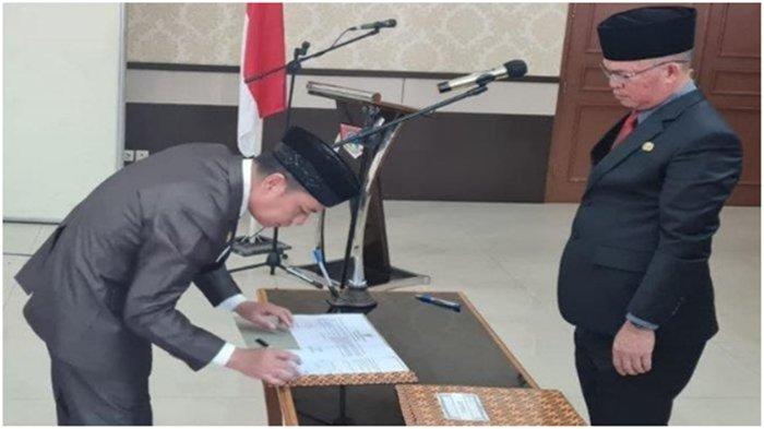 Terungkap alasan Sekda Pagaralam dicopot dari jabatan dan menjadi staf ahli bidang keuangan, ekonomi dan pembangunan.