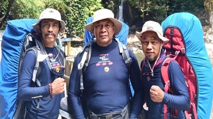 Tiga pendaki yang tergabung dalam Keluarga Pendaki Gunung dan Penjelajah Alam Jarambah QC asal Tasikmalaya, Jawa Barat, dilaporkan hilang saat melakukan ekspedisi di Gunung Balease, Kabupaten Luwu, Sulawesi Selatan.